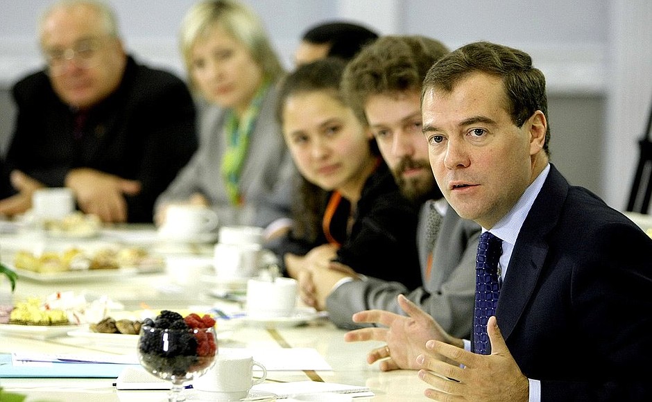 С лауреатами конкурса «Учитель года России-2009».