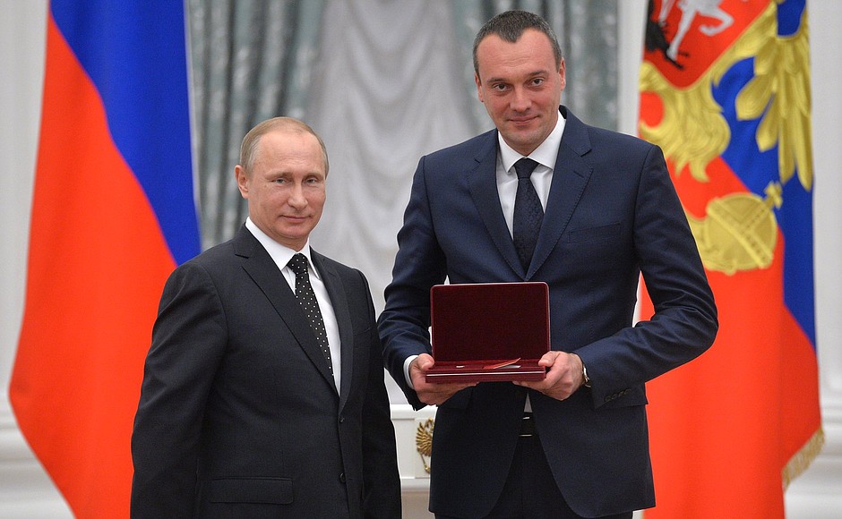 Председателю правления банка «Зенит» Игорю Сосину присвоено почётное звание «Заслуженный экономист Российской Федерации».