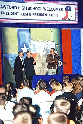 Vladimir Putin visiting a public school in Crawford with US President George Bush.