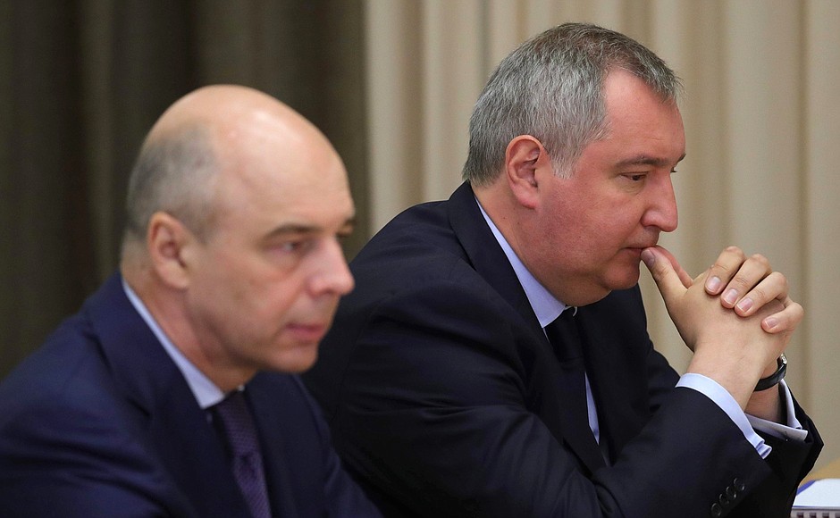 Deputy Prime Minister Dmitry Rogozin (right) and Finance Minister Anton Siluanov before the meeting on developing the space sector.
