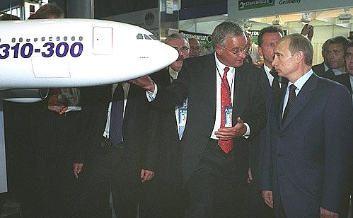 На VI Международном авиасалоне «МАКС-2003».