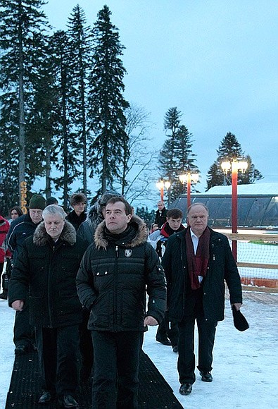 С Председателем Совета Федерации Сергеем Мироновым (слева) и председателем Центрального комитета КПРФ Геннадием Зюгановым в ходе осмотра горнолыжного курорта «Красная Поляна».