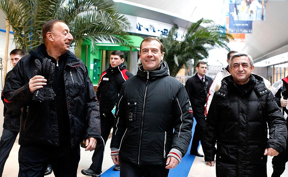 С Президентом Азербайджана Ильхамом Алиевым и Президентом Армении Сержем Саргсяном. На горнолыжном курорте Красная Поляна.