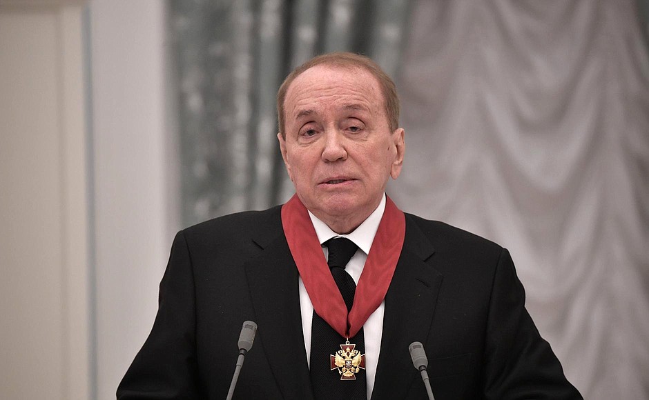 Presentation of state decorations. Alexander Maslyakov, president of the Television Creative Group AMIK, is awarded the Order for Services to the Fatherland, II degree.