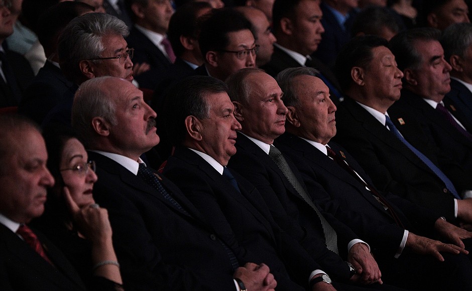 President of Belarus Alexander Lukashenko, President of Uzbekistan Shavkat Mirziyoyev, Vladimir Putin, President of Kazakhstan Nursultan Nazarbayev, President of China Xi Jinping, and President of Tajikistan Emomali Rahmon (from left to right) at the concert for the meeting of the SCO Heads of State Council.