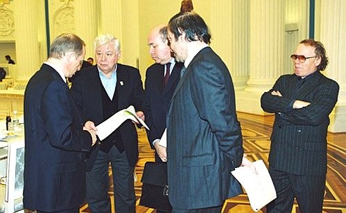 Presidential Culture and Art Council meeting. President Vladimir Putin with Oleg Tabakov, Moscow Chekhov Art Theatre artistic director, Culture Minister Mikhail Shvydkoi, Valery Gergiev, Mariinsky Theatre artistic director, and Edvard Radzinsky, playwright and historical writer (left to right).