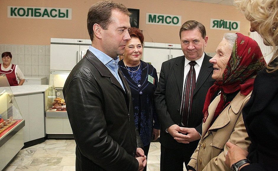 Visiting Veteran state social food shop. With Governor of Kursk Region Alexander Mikhailov (centre).