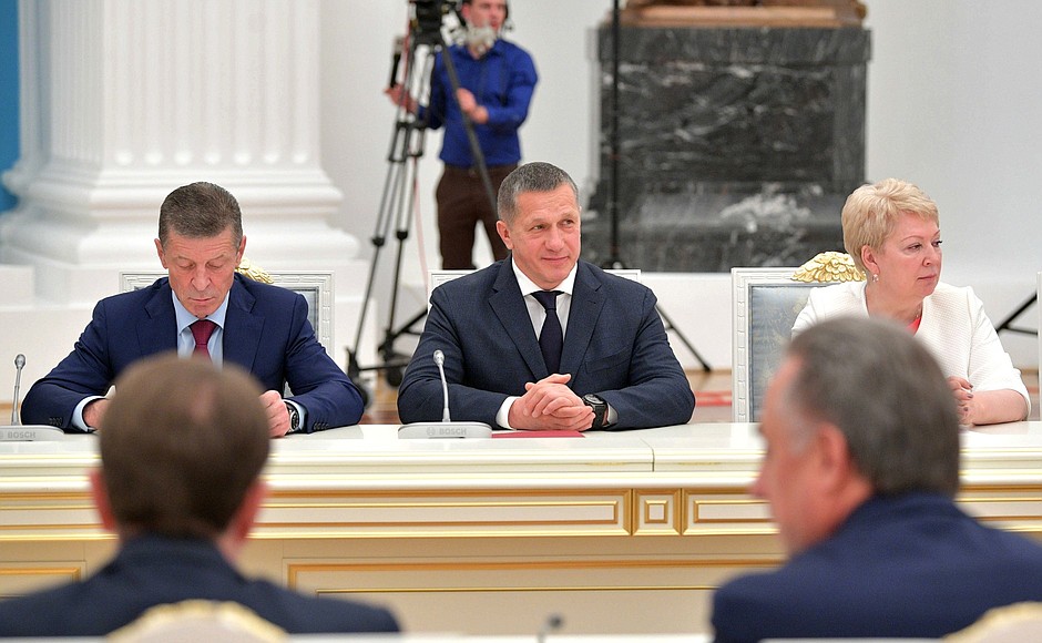Deputy Prime Minister Dmitry Kozak, Deputy Prime Minister – Presidential Plenipotentiary Envoy to the Far Eastern Federal District Yury Trutnev and Minister of Education Olga Vasilyeva at the meeting with the new Government.