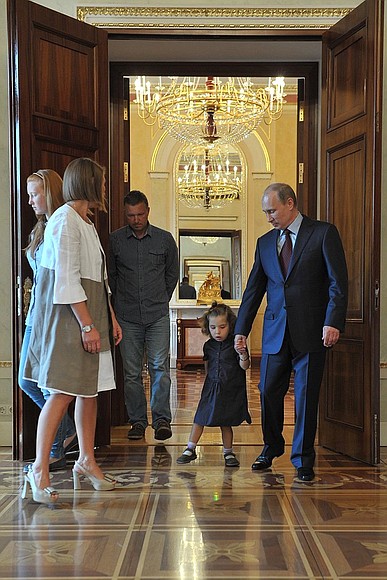 Vladimir Putin met with heart transplant patient Vera Smolnikova aged four. Also present were Vera’s mother Irina, father Vladimir, and 13-year-old sister Sofya.