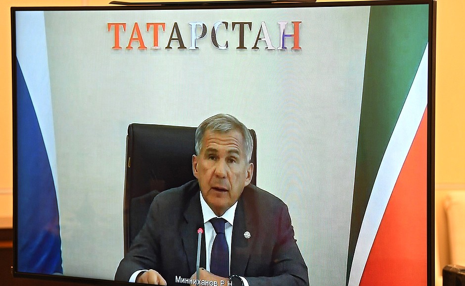 Рабочая встреча с президентом Татарстана Рустамом Миннихановым (в режиме видеоконференции).