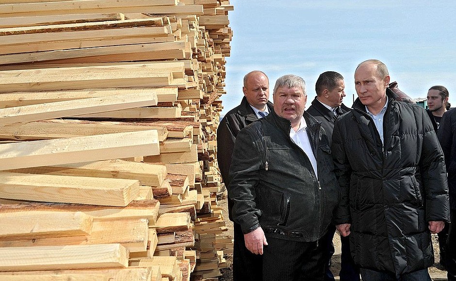 Во время посещения лесозаготовительного предприятия Сергея Кухтина.
