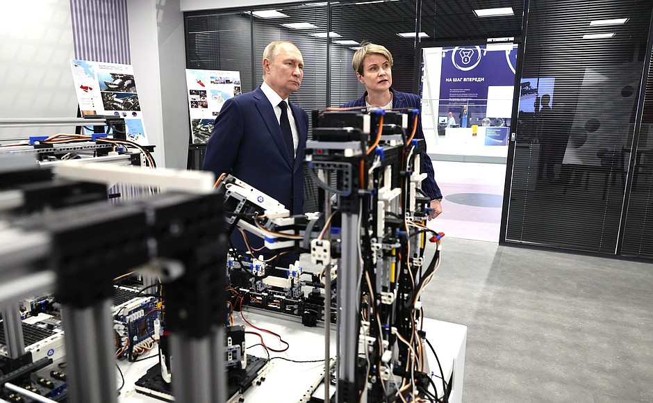 Visiting Breakthrough-Sirius robotics training and experimental centre. With Director of the Talent and Success Educational Foundation Yelena Shmeleva.