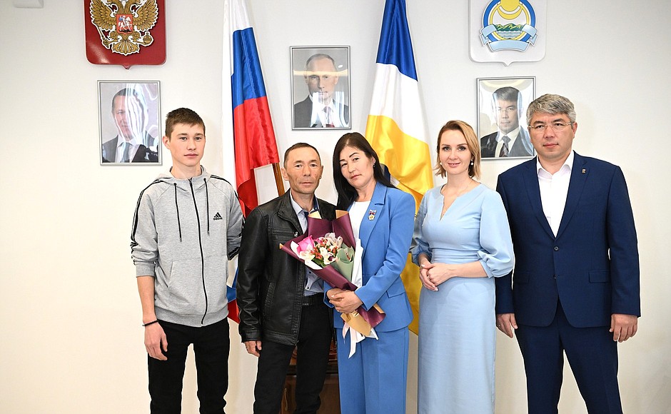 Уполномоченный по правам ребенка Мария Львова-Белова (вторая справа) в ходе рабочей поездки в Бурятию.