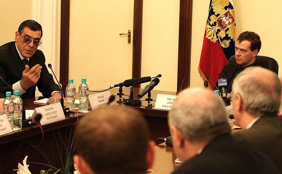 Совещание по вопросам социально-экономического развития Карачаево-Черкесской Республики.Слева – Президент Карачаево-Черкесской Республики – Борис Эбзеев.