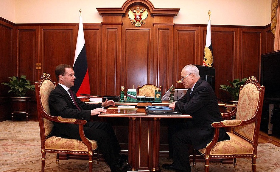 С полномочным представителем Президента в Приволжском федеральном округе Григорием Рапотой.