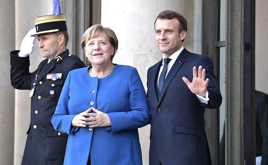 Федеральный канцлер Федеративной Республики Германия Ангела Меркель и Президент Франции Эммануэль Макрон перед началом встречи в «нормандском формате».