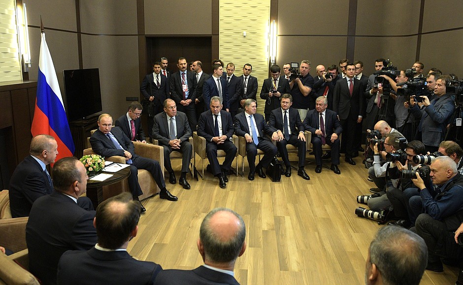 Российско-турецкие переговоры в узком составе. С Президентом Турецкой Республики Реджепом Тайипом Эрдоганом.