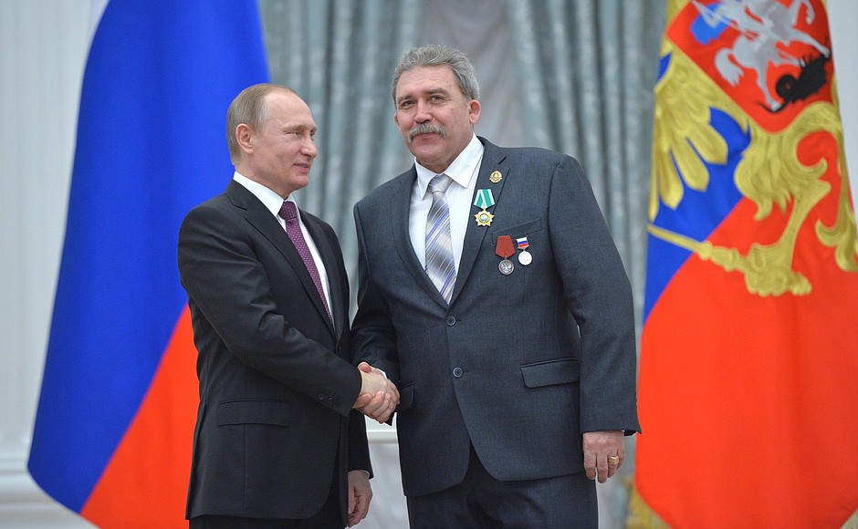 Control post operator at the Magnitogorsk Iron and Steel Works Anatoly Lukin is awarded the Order of Friendship.