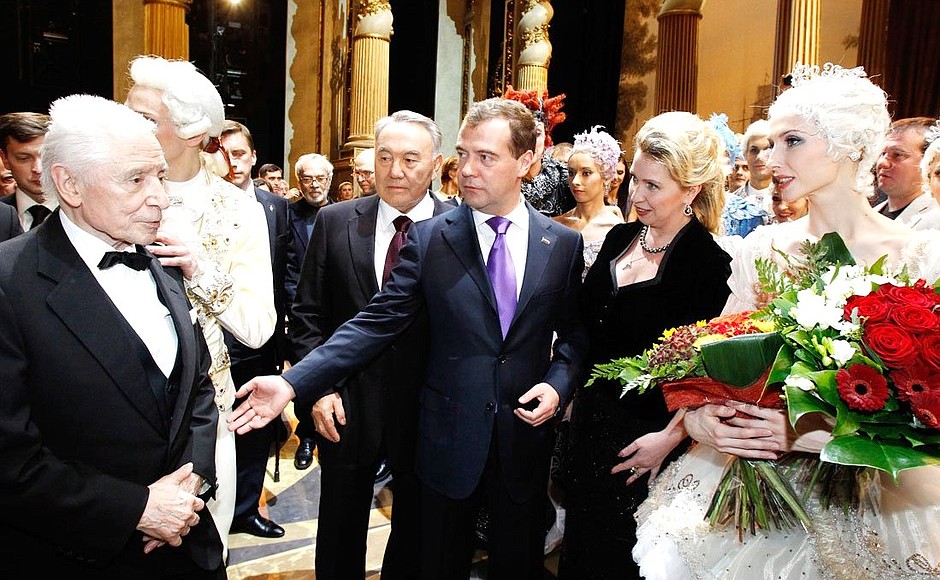 Dmitry and Svetlna Medvedev, President of Kazakhstan Nursultan Nazarbayev (second row) and choreographer Yuri Grigorovich (left) with Sleeping Beauty dancers.