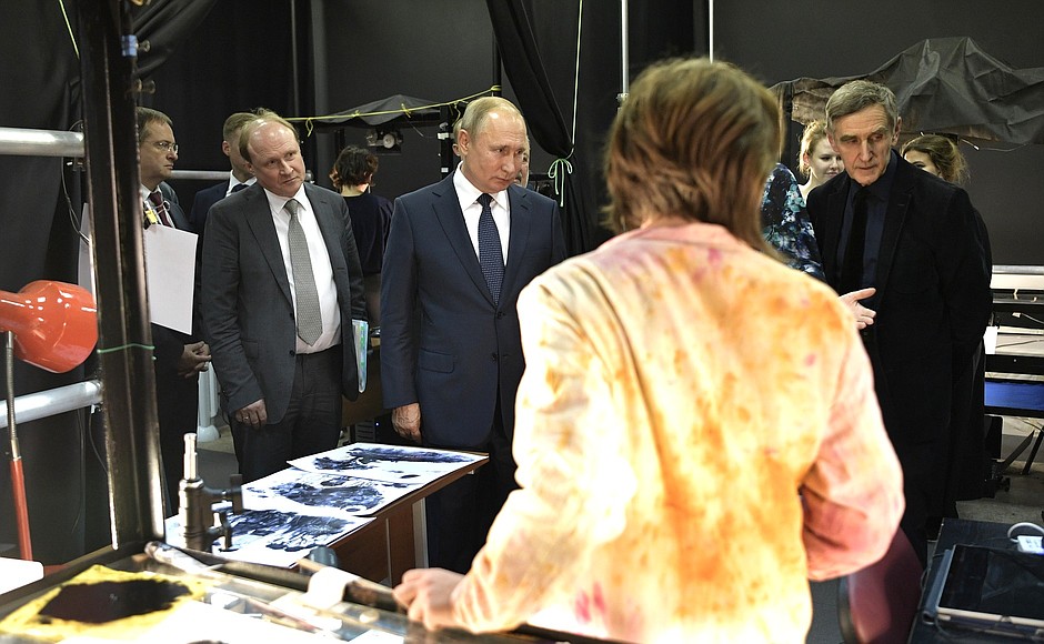 During his visit to the Gerasimov Institute of Cinematography (VGIK), Vladimir Putin went to the workshop of painting animation and bulk materials technology.