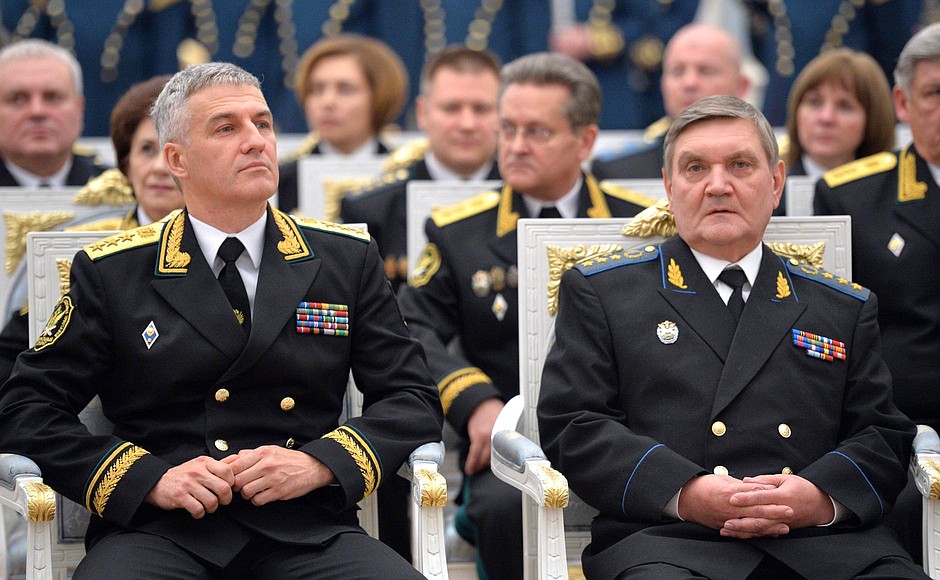 Director of the Federal Bailiff Service and Chief Bailiff of the Russian Federation Artur Parfenchikov (left) and the President of the Association of the Compulsory Execution Service veterans (Chief Bailiff of the Russian Federation in 1997–1999) at the ceremony for presenting the banner of the Federal Bailiff Service.