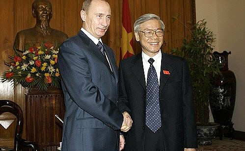 С Председателем Национального собрания Вьетнама Нгуен Фу Чонгом.