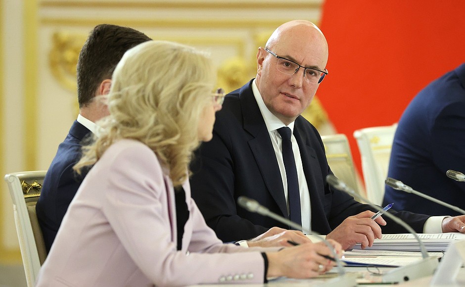 Deputy Prime Minister Tatyana Golikova and Deputy Prime Minister Dmitry Chernyshenko before Russian-Chinese talks in an expanded format.