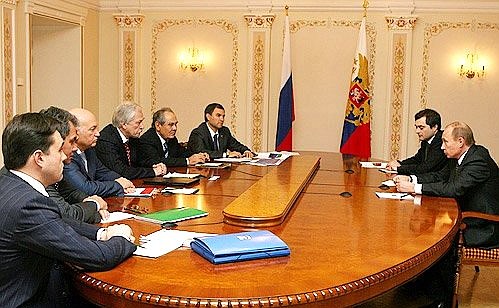 Meeting with the leadership of the United Russia national political party.