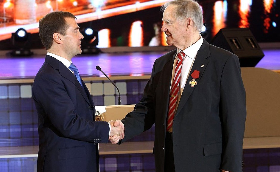 Sergei Kapitsa, professor and TV host, was awarded the Order for Services to the Fatherland, IV degree.