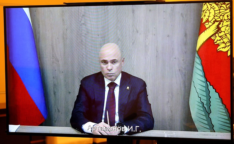 Губернатор Липецкой области Игорь Артамонов (встреча в режиме видеоконференции).