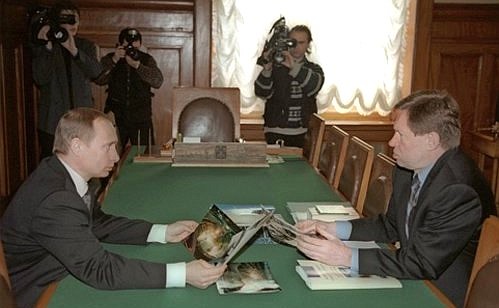 С губернатором Санкт-Петербурга Владимиром Яковлевым.