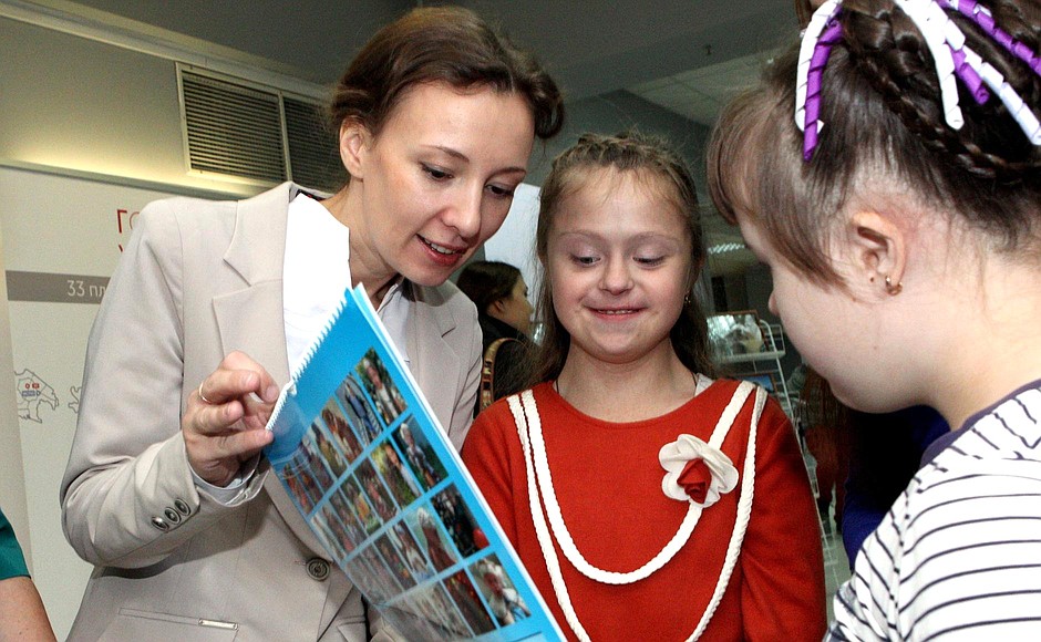 Presidential Commissioner for Children's Rights Anna Kuznetsova at the opening of the Regular People: Education and Integration of People with Down Syndrome national research conference.