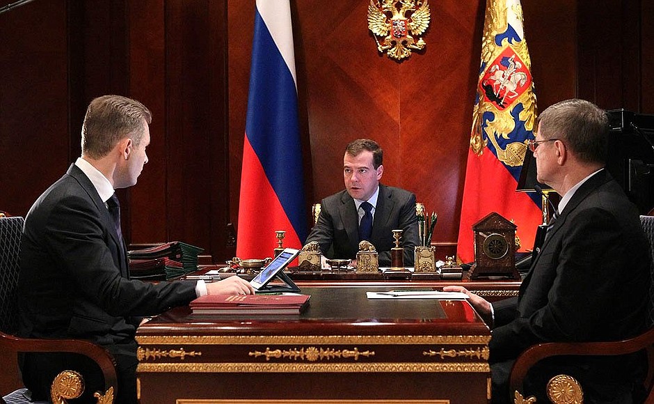 С Уполномоченным при Президенте по правам ребёнка Павлом Астаховым (слева) и Генеральным прокурором Юрием Чайкой.