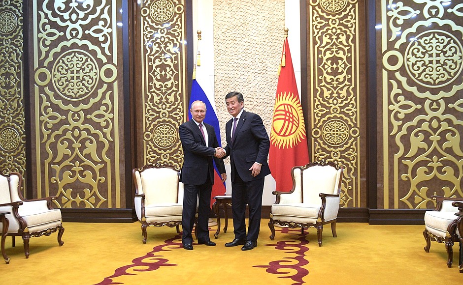 С Президентом Киргизии Сооронбаем Жээнбековым.