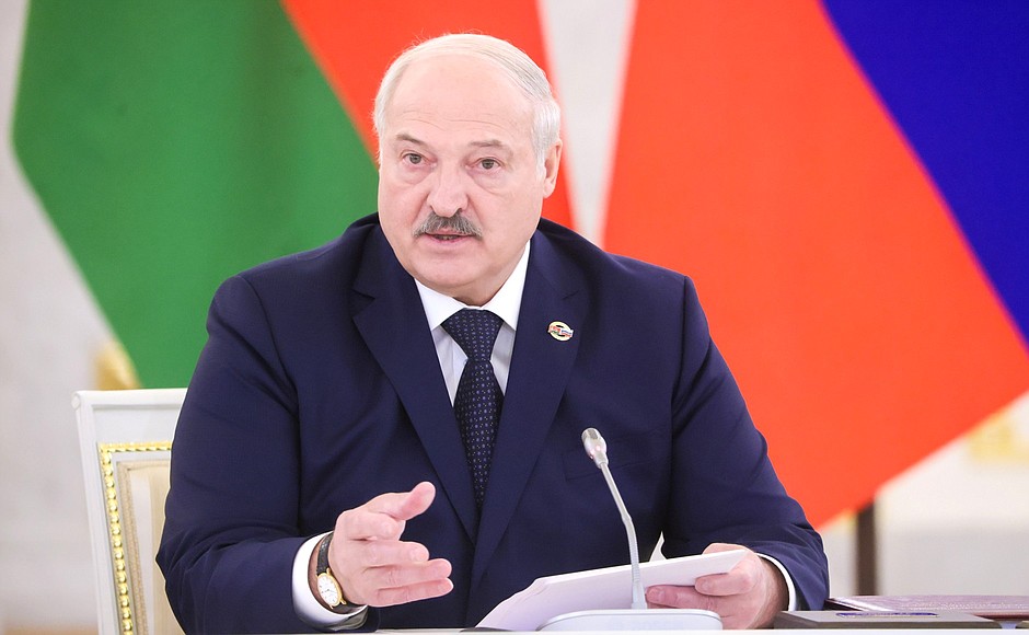 Президент Республики Беларусь Александр Лукашенко в ходе заседания Высшего Государственного Совета Союзного государства России и Белоруссии.