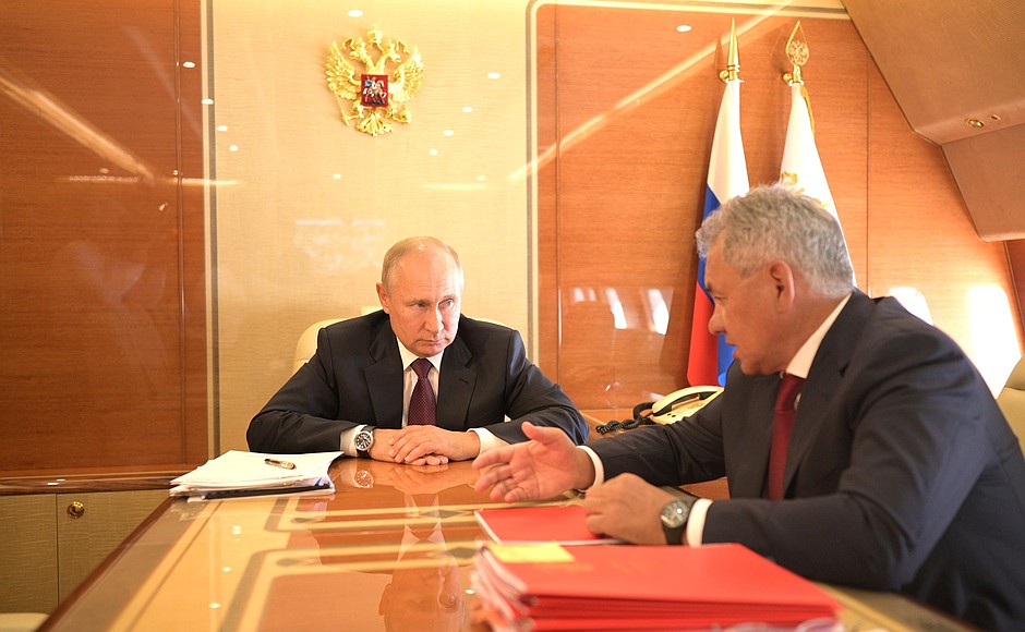 Рабочая встреча с Министром обороны Сергеем Шойгу.