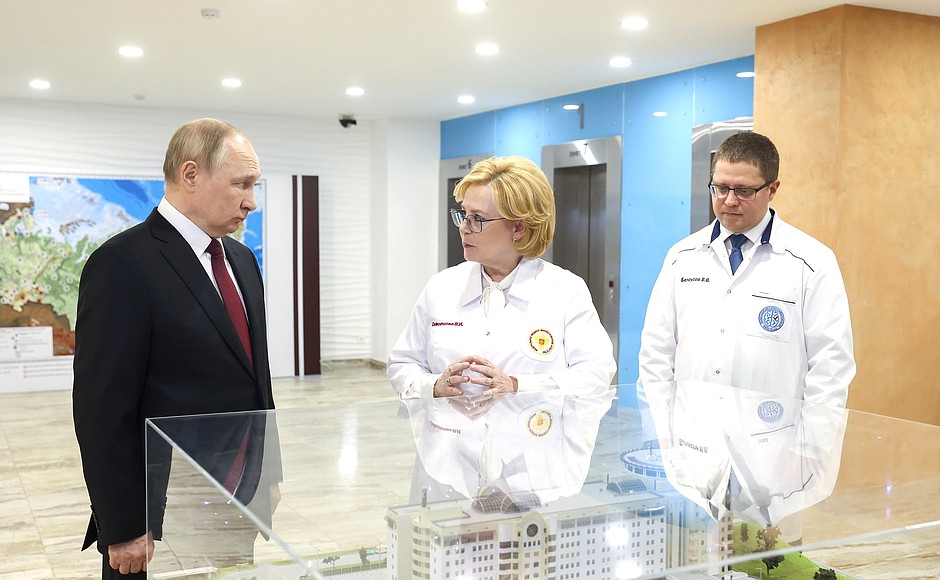 Touring the FMBA Federal Centre for Brain and Neurotechnology. FMBA Head Veronika Skvortsova and Director of the Centre, Vsevolod Belousov, provide explanation.