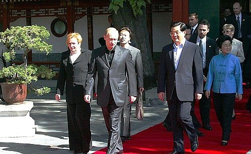 Informal meeting between Vladimir and Lyudmila Putin and Chinese President Hu Jintao and his wife Liu Yongqing.