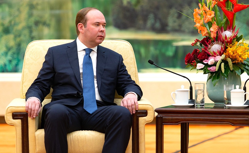 Руководитель Администрации Президента России Антон Вайно на встрече с Председателем Китайской Народной Республики Си Цзиньпином.