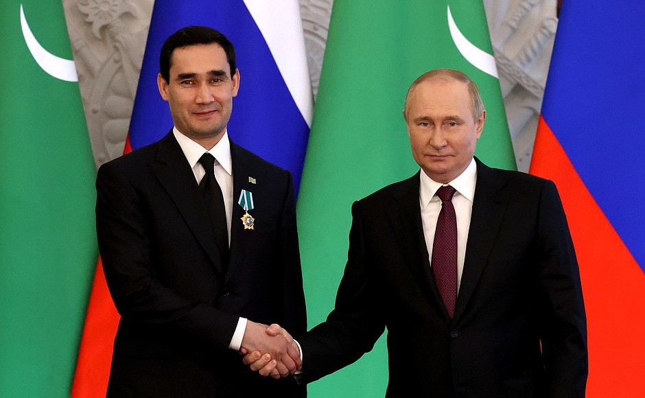 Vladimir Putin presented the Order of Friendship to President of Turkmenistan Serdar Berdimuhamedov.