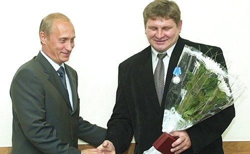 President Putin presenting the Order of Honour to Vladimir Shcherbakov, head of a miners\' team at the Raspadskaya Mine.