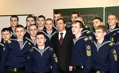 С курсантами Нахимовского военно-морского училища.
