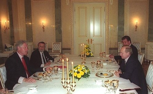 Неформальный ужин с Президентом США Биллом Клинтоном.