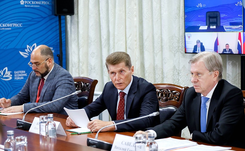 During the meeting on development of Far Eastern cities. From left to right: Vladivostok Mayor Konstantin Shestakov, Governor of Primorye Territory Oleg Kozhemyako, Minister of Transport Vitaly Savelyev.