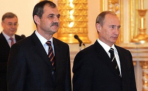 На церемонии вручения верительных грамот послами иностранных государств с послом Болгарии в России Пламеном Ивановым Гроздановым.