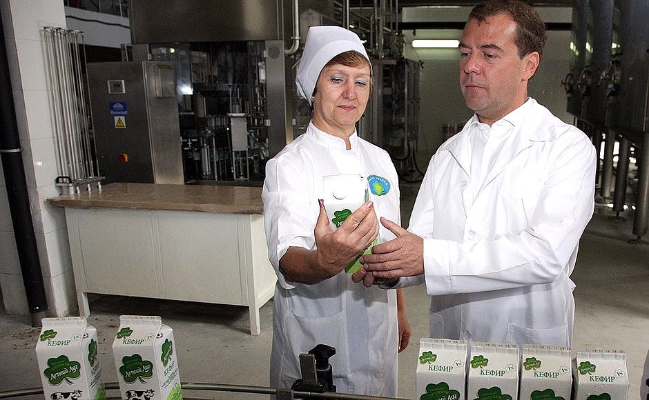 Во время посещения Оренбургского молочного комбината.