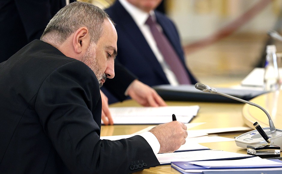 Prime Minister of Armenia Nikol Pashinyan during the signing of the documents on the results of the CSTO summit.