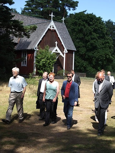 After visiting a church museum on the grounds of the first Finnish hospital on Seili Island. With President of Finland Tarja Halonen and her spouse Pentti Arajarvi.