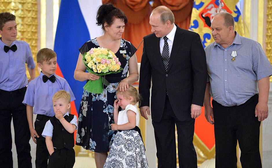 Tamara and Alexei Klishov from Tver Region are awarded the Order of Parental Glory.