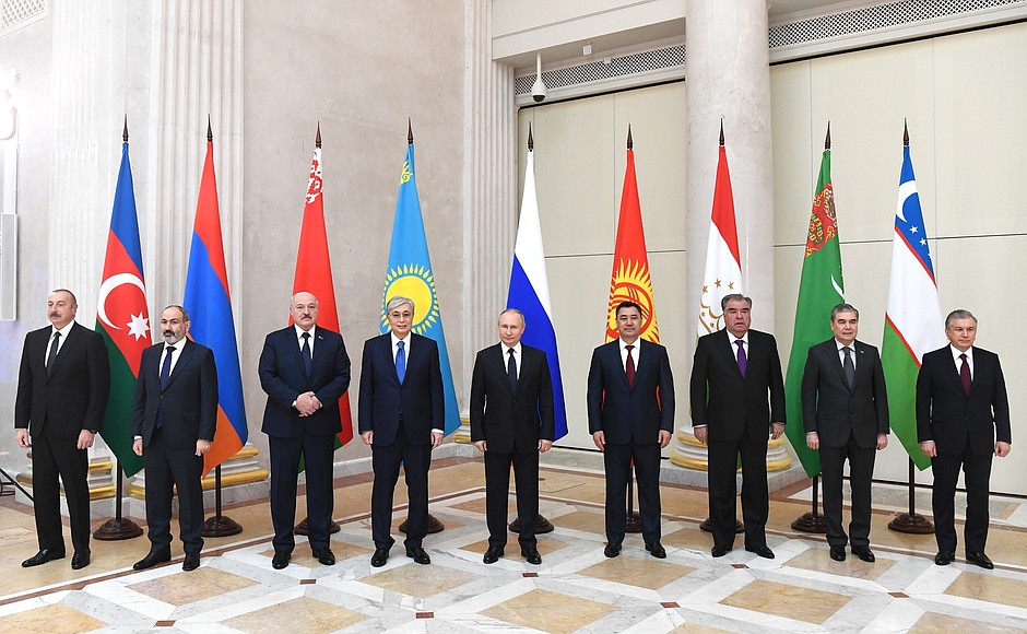 Participants in the informal meeting of the CIS heads of state.